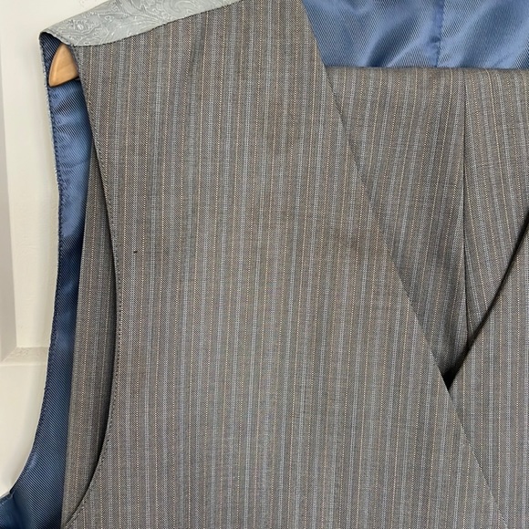 Steve Harvey Striped 3 Piece Grey Suit - Picture 11 of 17